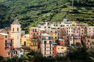 Borgo-Storico-di-Manarola-con-Torre-Campanaria