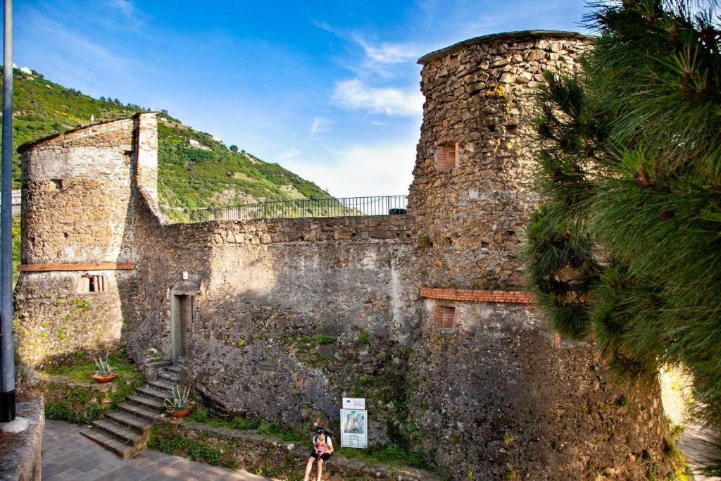 Castello-di-Riomaggiore-Liguria