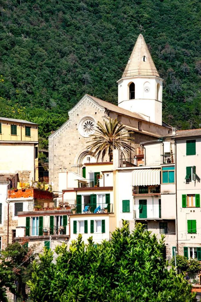 Chiesa-di-San-Pietro-a-Corniglia-Cinque-Terre