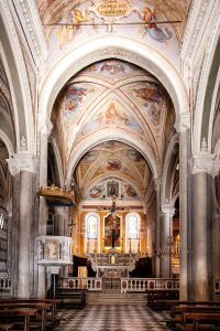 Interni-della-chiesa-di-San-Pietro-a-Corniglia-Cinque-Terre
