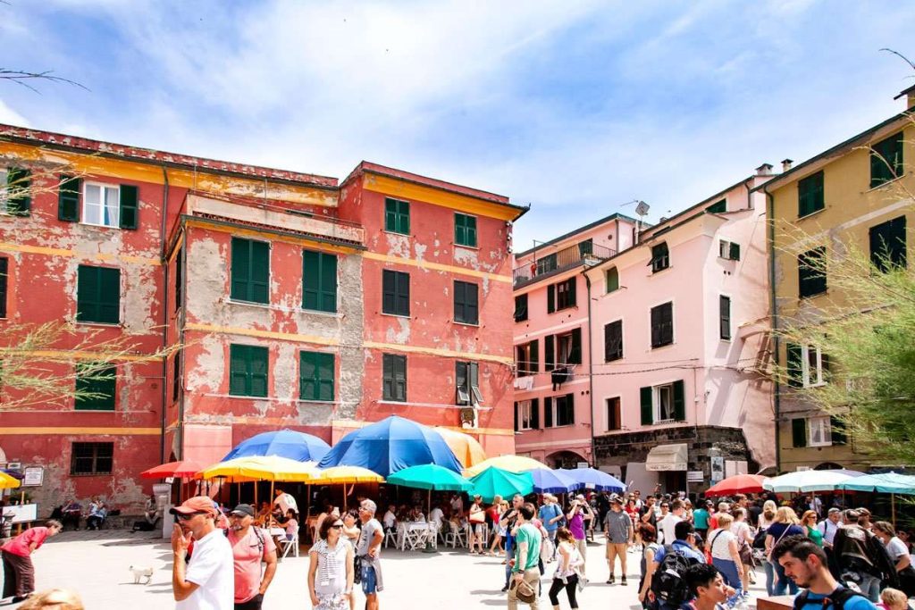 Piazza-sul-Mare-vernazza