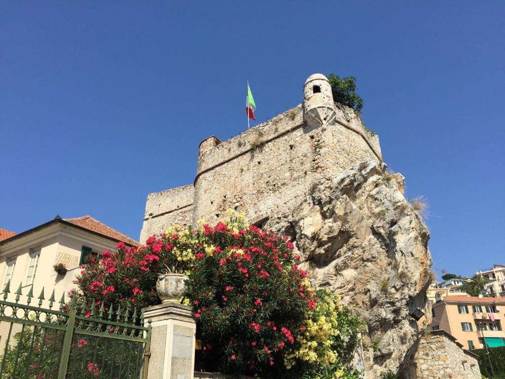 castello-di-pietra-ligure