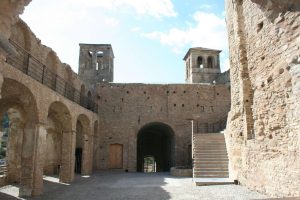 dolceacqua-castello-cortile