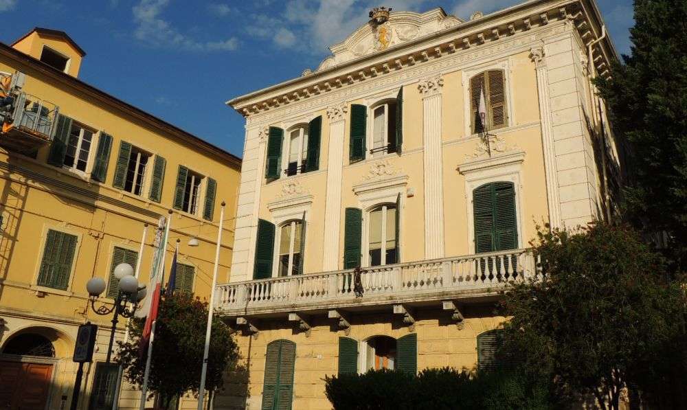 palazzo-maglione-diano-marina