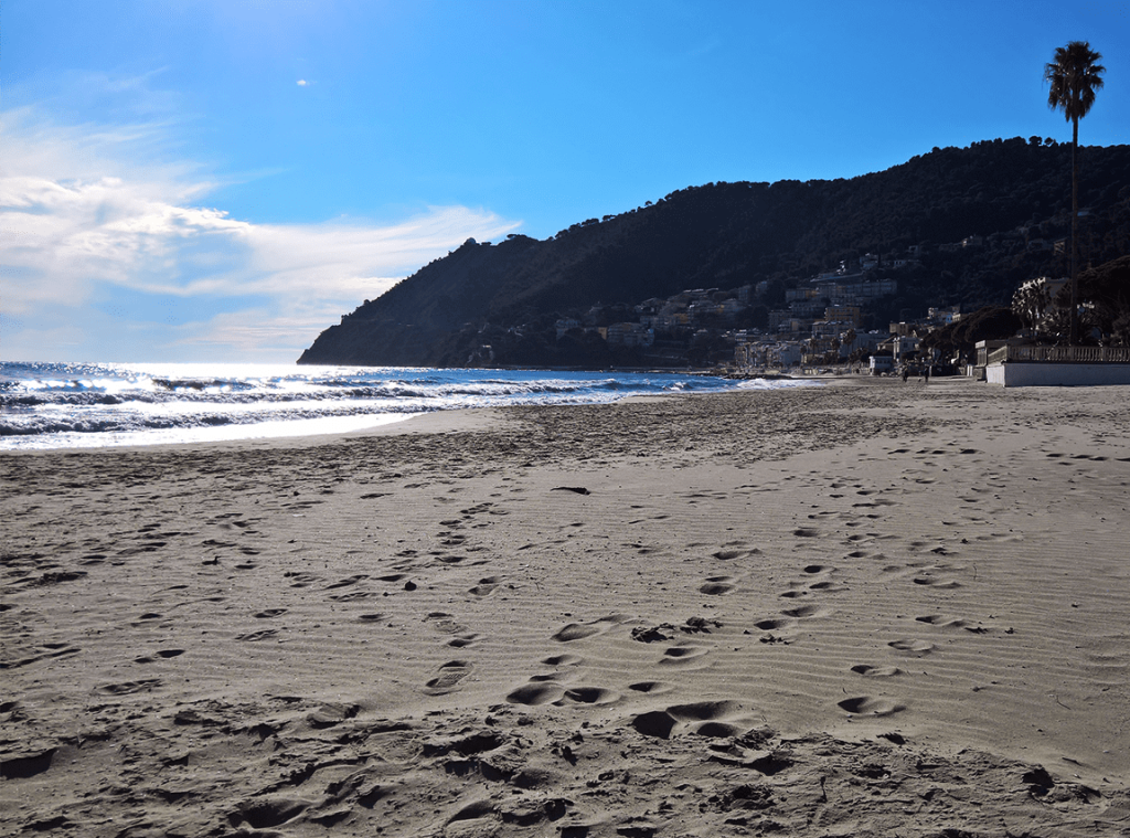 spiaggia-sabbia-laigueglia