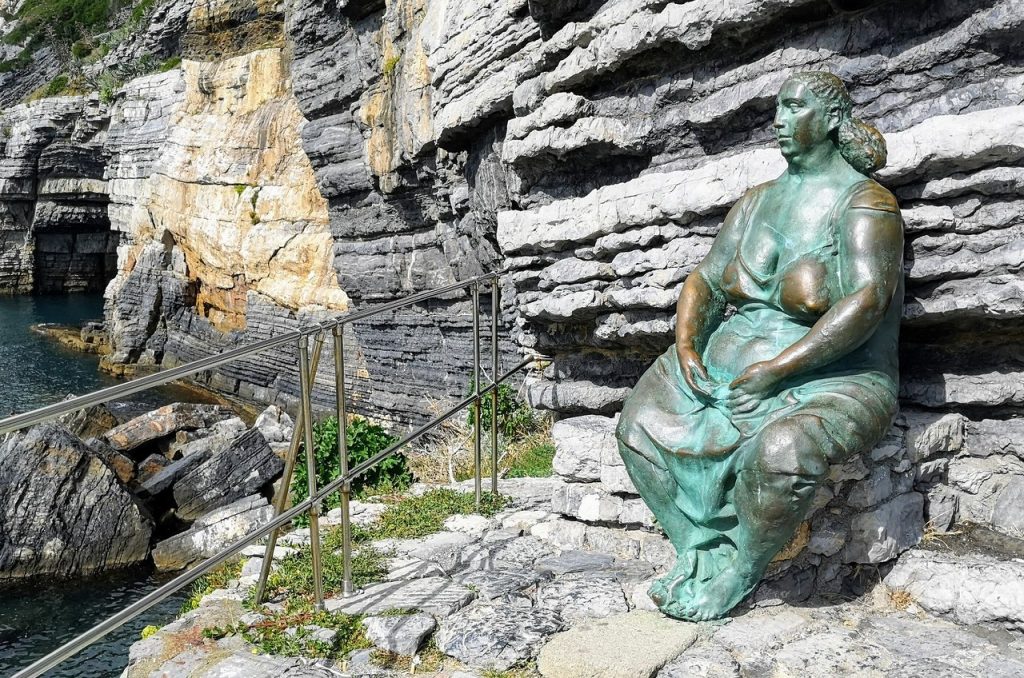statua-mater-naturae-portovenere
